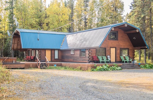 Soldotna Cabin | Sashas Place Kenai River Alaskan Log Cabin with HOT TUB - Maintained Daily