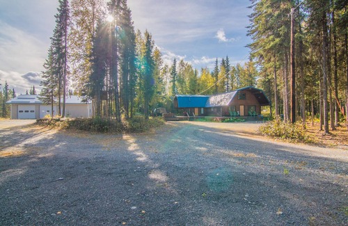 Soldotna Cabin | Sashas Place Kenai River Alaskan Log Cabin with HOT TUB - Maintained Daily