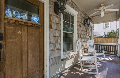 Saint Simons Island House | Sassy Peach Cottage - 5 Bed/4.5 Bath. Large Pool. Near Lighthouse/Pier/Village!