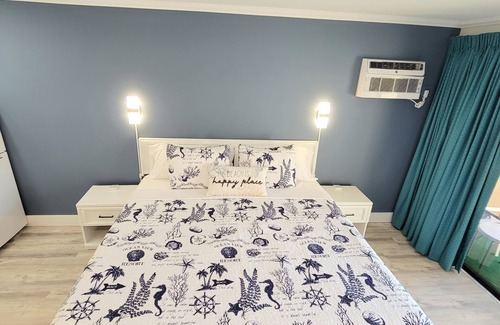 Treasure Island Hotel | Satellite Motel - Sea Scape 110