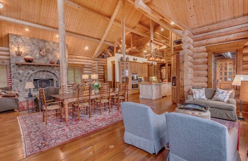 Highlands Cabin | Satulah Vista: Luxe cabin with stunning views minutes from downtown Highlands