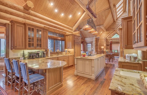 Highlands Cabin | Satulah Vista: Luxe cabin with stunning views minutes from downtown Highlands