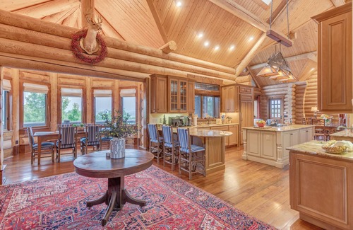 Highlands Cabin | Satulah Vista: Luxe cabin with stunning views minutes from downtown Highlands