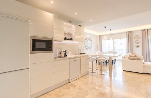 Torremolinos Apartment | SaturnoDream-4 min to the beach-Swimming pool