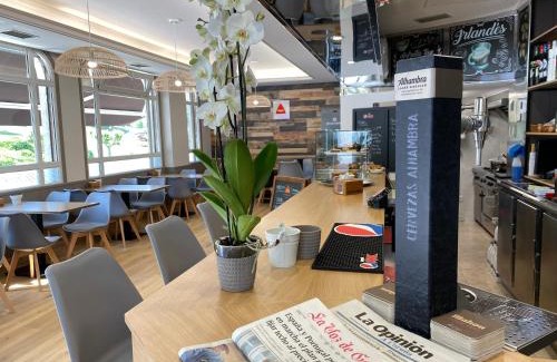 La Coruna Hotel | Saudade Hostal Cafetería