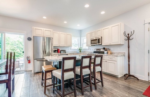Saugatuck House | Saugatuck: Newer Home ~ On-The-Hill-Steps From Everything!