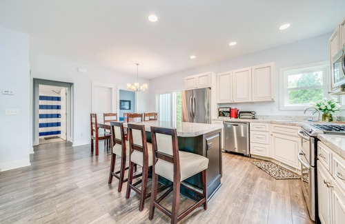 Saugatuck House | Saugatuck: Newer Home ~ On-The-Hill-Steps From Everything!