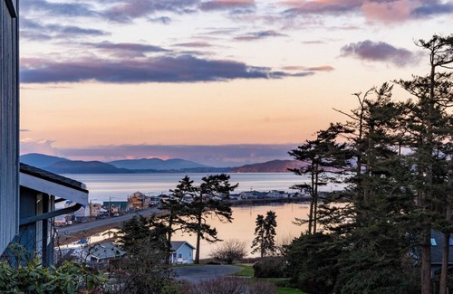 Oak Harbor House | Sauna, Beach, Sunset, Game Room, Peace and Quiet, Fun!