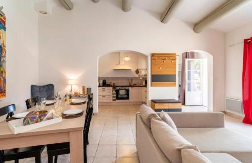 Piolenc House | Sauna et Spa, Gîte le Carrousel