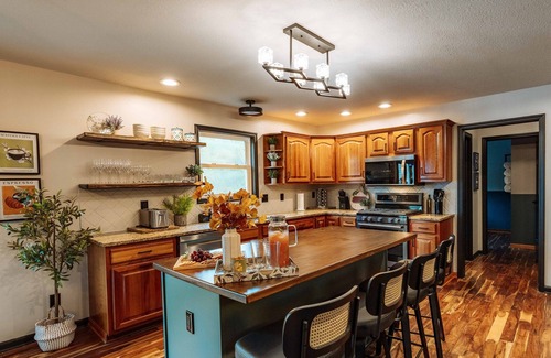 Logan House | Sauna-HeatedPool-Karaoke-SunkenFirepit-GameBarn