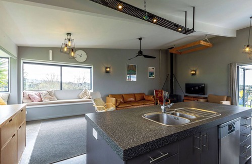 Aongatete House | Sauna, Ice Bath & Spa - Family Friendly Getaway