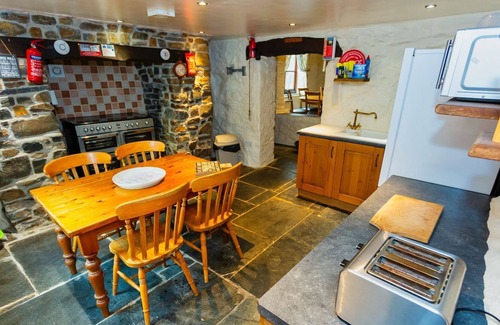 Braunton House | SAUNTON GRANGE | 7 Bedrooms | Sleeps 17 | Short breaks all year, celebrations welcome