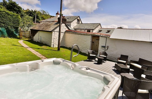 Braunton House | SAUNTON GRANGE | 7 Bedrooms | Sleeps 17 | Short breaks all year, celebrations welcome