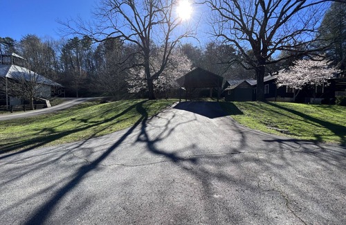 Sautee Nacoochee Cottage | Sautee Valley Farm Cottage- 10 minutes from Helen and Unicoi State Park