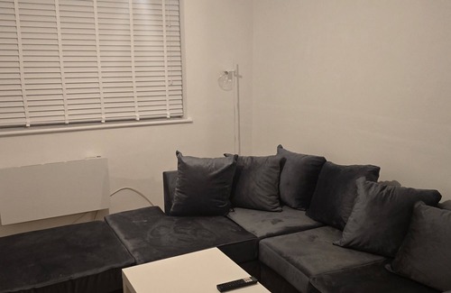 Watford Apartment | SAV 1 Bed Flat Near Watford Town