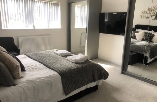 Leicester House | SAV 5bedroom Executive detached house in Leicester