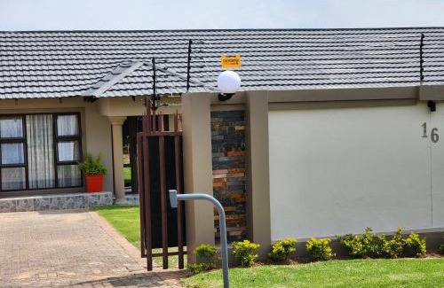 Emalahleni House | Savanna Buffalo Guest House
