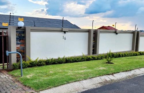 Emalahleni House | Savanna Buffalo Guest House