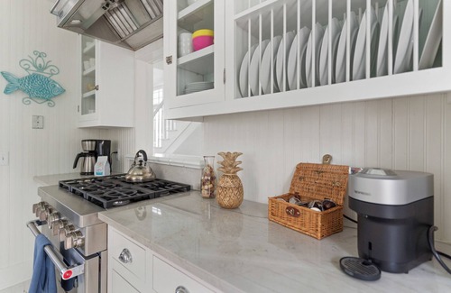 East Beach House | Savannah Cottage SSI- Family-Run- Steps to Beach with Heated Pool & Golf Cart