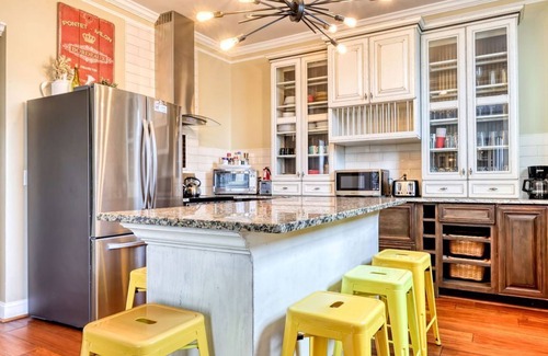Old West Broad Neighborhood House | Savannah Frederick - Entire Home