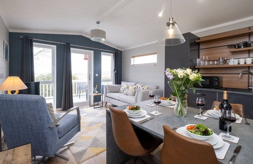 Leiston Apartment | Savannah Lodge - sleeps 4 guests in 2 bedrooms