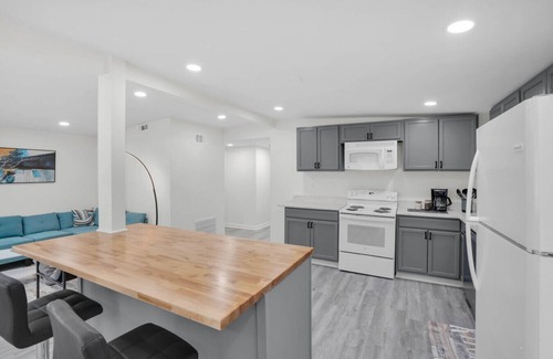 Victory Heights House | Savannah’s Oak & Brick Hideaway