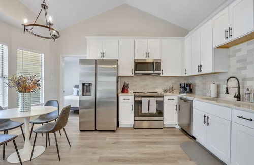 Savannah House | Savannah Sanctuary: Inviting 4-Bedroom Haven
