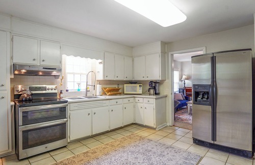 Columbiana House | Save BiG at Cozy Columbiana Cottage!