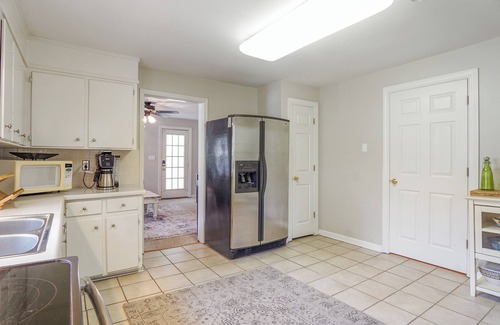 Columbiana House | Save BiG at Cozy Columbiana Cottage!