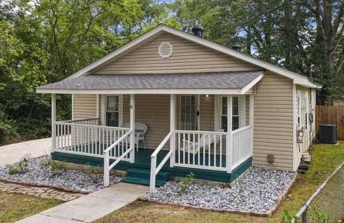 Columbiana House | Save BiG at Cozy Columbiana Cottage!