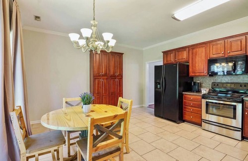 Alabaster House | Save Big! Kent Terrace - 3br in Alabaster