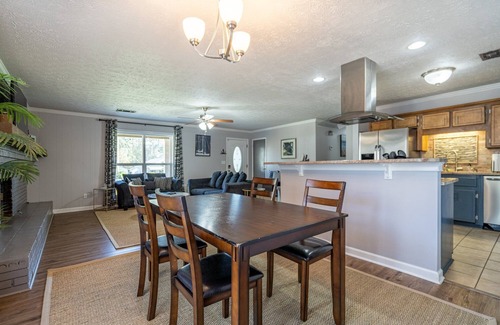 Acworth House | Save Midweek 3Br Near Lake Acworth and Downtown