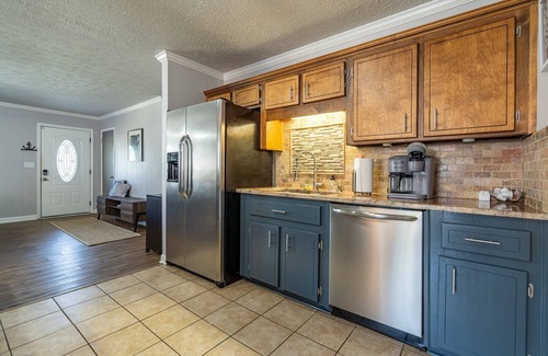 Acworth House | Save Midweek 3Br Near Lake Acworth and Downtown
