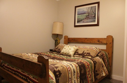 Chestertown Cabin | Save on weekly rental & Mon to Thurs. Perfect for Ski Holidays or Summer Fun