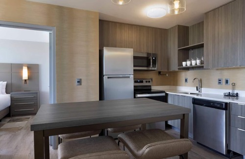 Zona Hotelera Hotel | Savor An Exhilarating Experience! Pet-friendly Property w/Pool. Free Parking