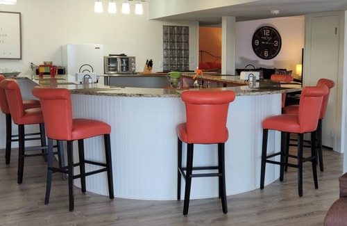 Leicester Apartment | Savor Majestic Mountain Views in Private Luxury