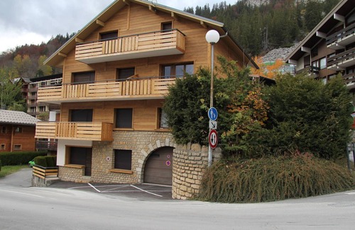 La Clusaz Apartment | Savoyard 3-Room Apt, Central Location, 8 Guests, Near Ski Lifts, Panoramic Views