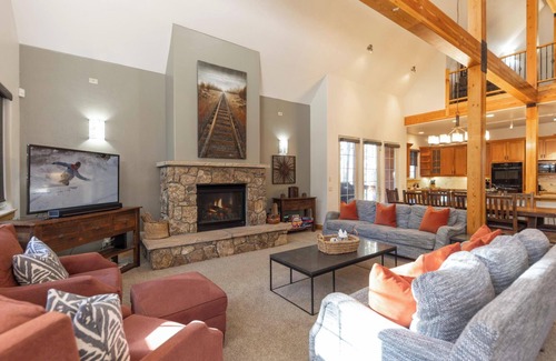 Peak 8 House | Sawmill Run Lodge: Pet-Friendly, Walk to Peak 8, Hot Tub, Grill, Shuttle