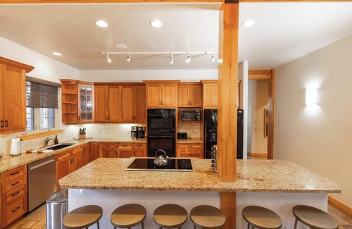 Peak 8 House | Sawmill Run Lodge: Pet-Friendly, Walk to Peak 8, Hot Tub, Grill, Shuttle