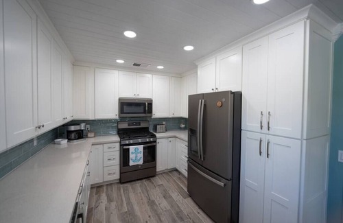 Treasure Cay House | Sawyer’s Seabreeze | Waterfront | Private Dock | Bunk Beds