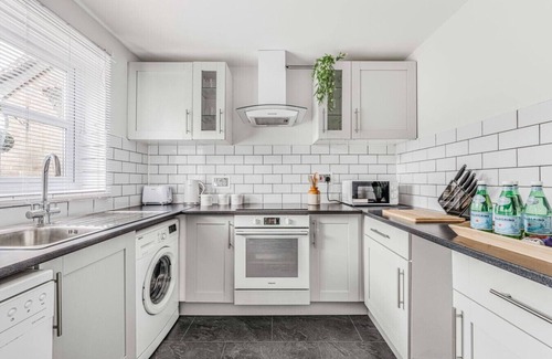 Saxmundham House | Saxmundham Stay: Park & Unwind