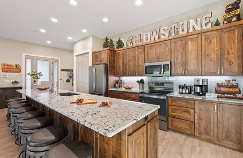 West Yellowstone House | Say Goodbye to Outdated Rentals & Stay in Style less than 1 mi to YNP West Gate!