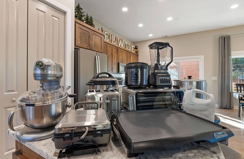 West Yellowstone House | Say Goodbye to Outdated Rentals & Stay in Style less than 1 mi to YNP West Gate!