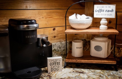 Boone Cabin | Say Hello to Cozy Cabina!