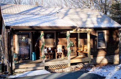 Boone Cabin | Say Hello to Cozy Cabina!