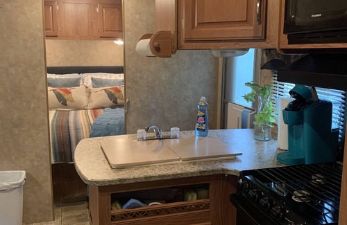 Pottsboro RV Rental | SAYKM GLAMPING, 2 bedroom RV less than 5 min to beach and boat ramp