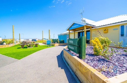 Camber RV Rental | SBL54 - Camber Sands Holiday Park - Mini Lodge - Sleeps 8 - 3 Bedrooms