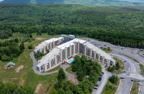 Snowshoe Condo | SC 2209: Cozy Modern Ski Retreat | Fireplace & Easy Slope Access