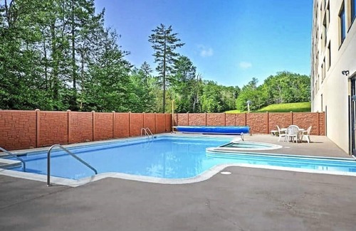 Snowshoe Condo | SC 2211: Contemporary Cozy Studio | Perfect Basecamp for Ski Days & Nights