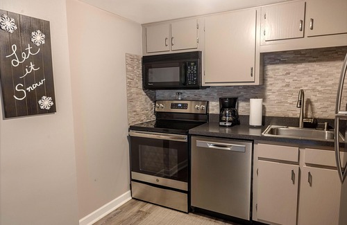 Snowshoe Condo | SC 2407 Stylish Modern One-Bedroom with Fireplace Escape!